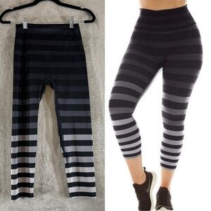 K DEER Jody Stripe High Waist Crop Capri Length Leggings Size Small Black Gray